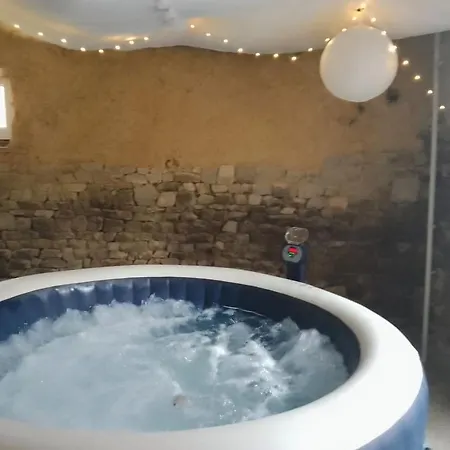8 Personnes Avec Jacuzzi Prive Et Etang De Peche En Normandie Nyaraló Montabot